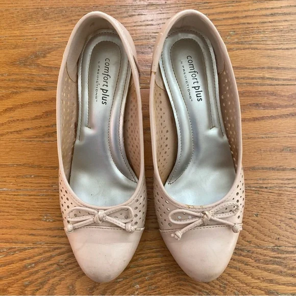 4/$10 - Comfort Plus Pale Pink Heeled Pumps with Bows - Picture 3 of 15